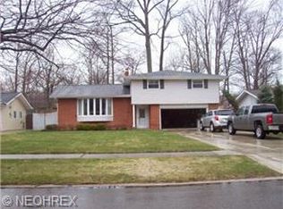 4974 Berkshire Dr, North Olmsted, OH
