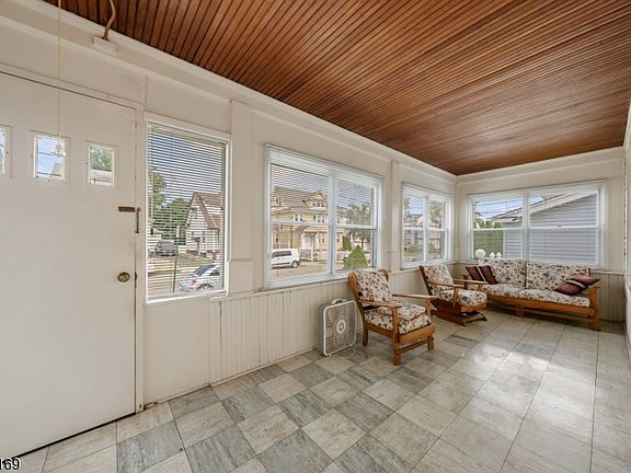 3rd image of 710 Bailey Ave