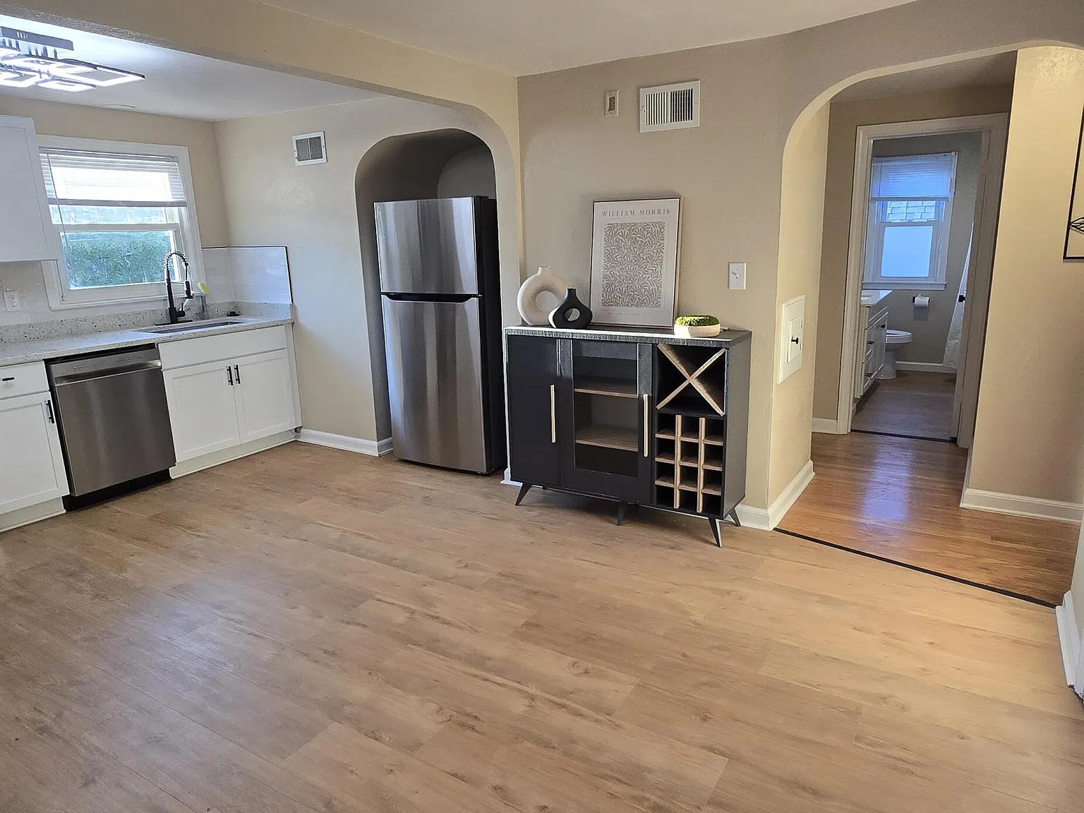 2 bed, 1.0 bath, 900 sqft, $1,900 — Photo 2