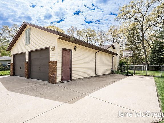 2nd image of 1731 Princess Ln
