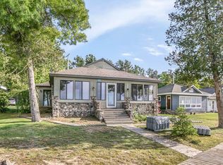 512 Lakeside Dr, Mackinaw City, MI 49701