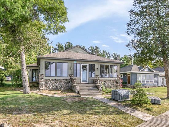 512 Lakeside Dr Mackinaw City Mi 49701 Zillow