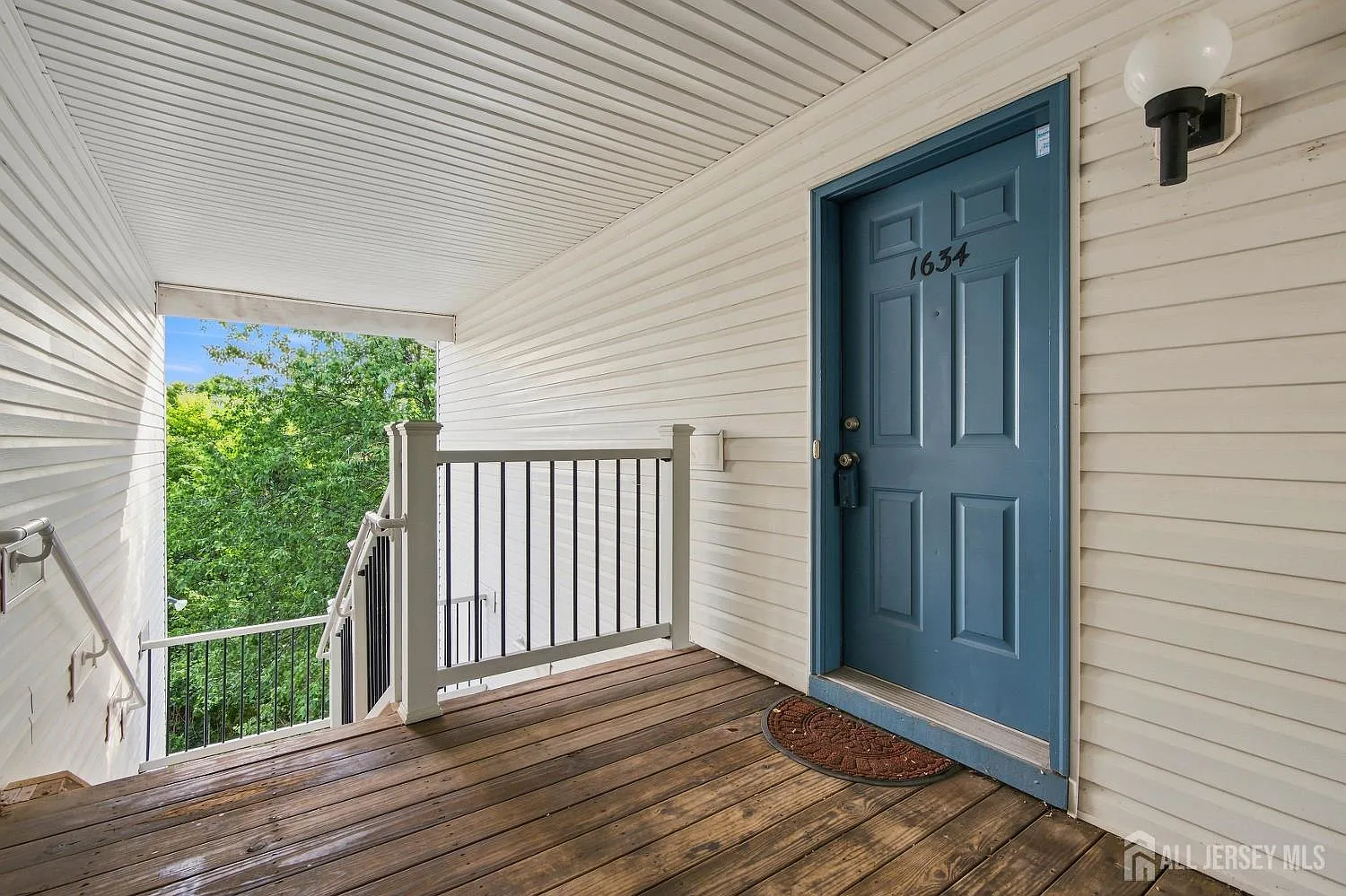 2 bed, 2.0 bath, 1034 sqft, $2,500 — Photo 2
