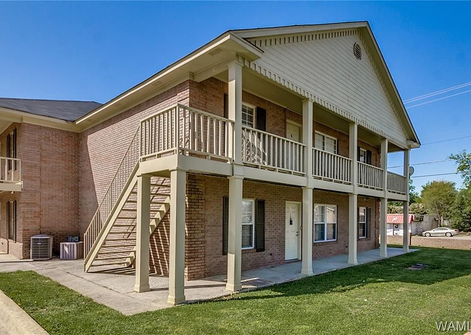 1st image of 1813 Hackberry Ln APT 1
