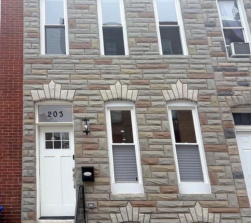1st image of 203 S Pulaski St