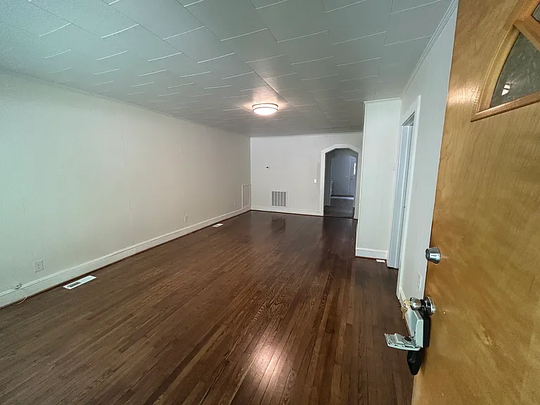 142 Chestnut St — Photo 2