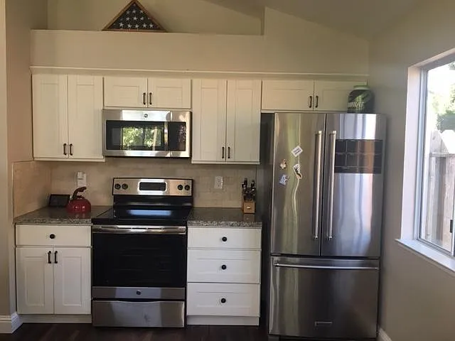 3 bed, 1421 sqft, $3,300 — Photo 3