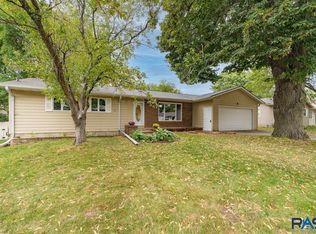 4401 S Mountain Ash Dr, Sioux Falls, SD 57103