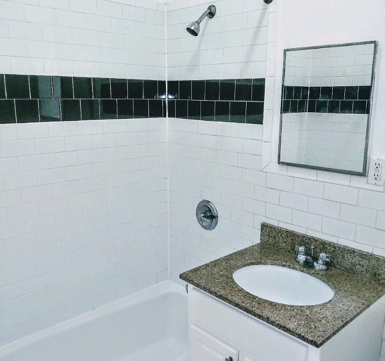 2nd image of 2100 Beekman Pl APT 1E