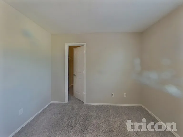 2728 Sierra Springs Dr — Photo 9