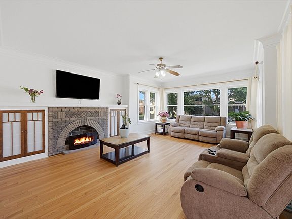 4th image of 3827 Ridgeland Ave
