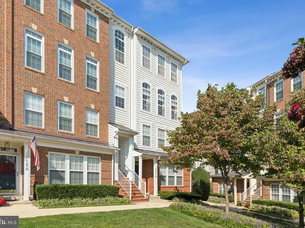327 Cross Green St #327B, Gaithersburg, MD 20878