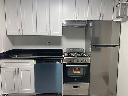 3rd image of 119 E 96th St APT 1N
