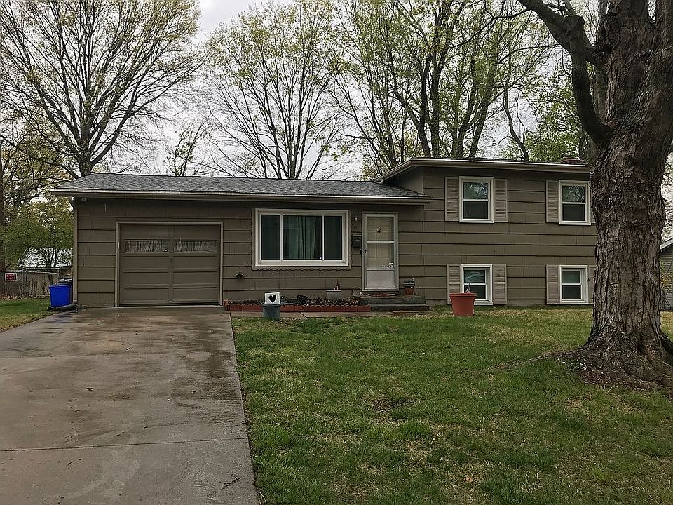 Newly Renovated Split-Level!
