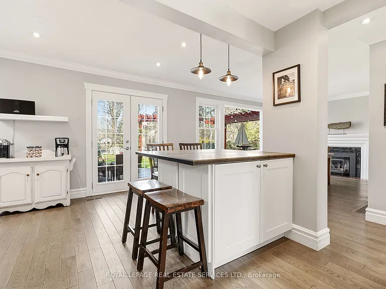 145 Suffolk Ave — Photo 14