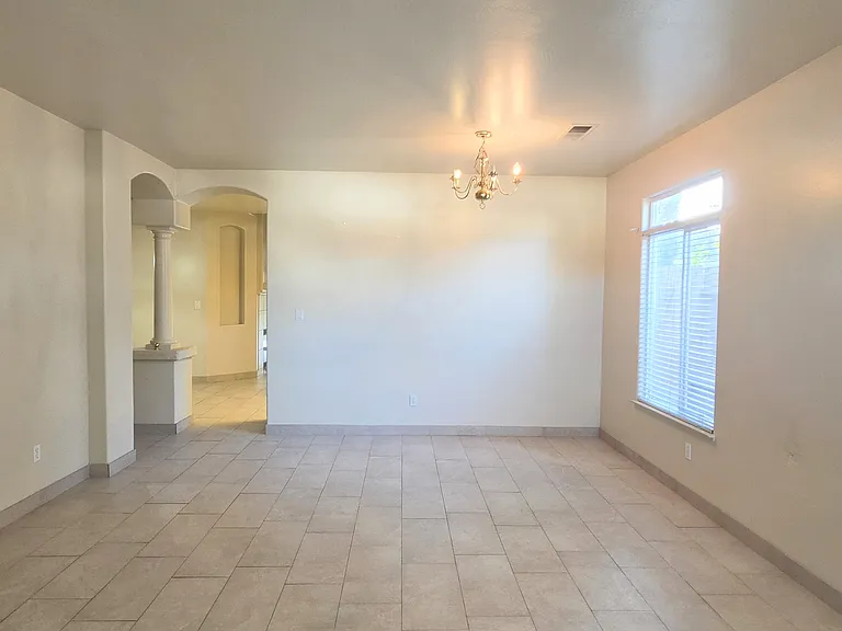 511 Lewisham St — Photo 2