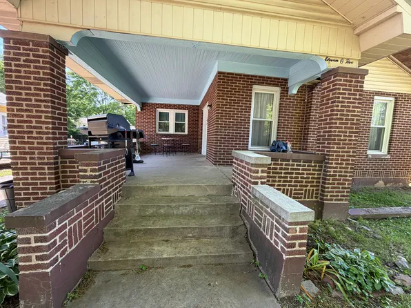1105 Dunlap St, Paris, TN 38242