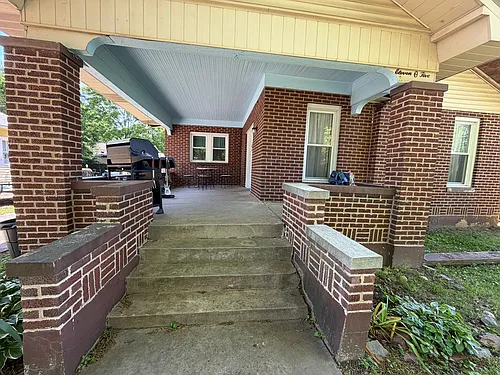 1105 Dunlap St Photo 1