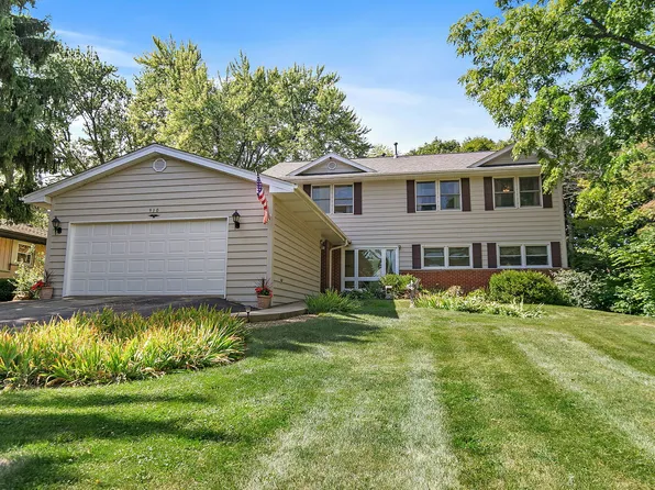 910 Division St, Barrington, IL 60010