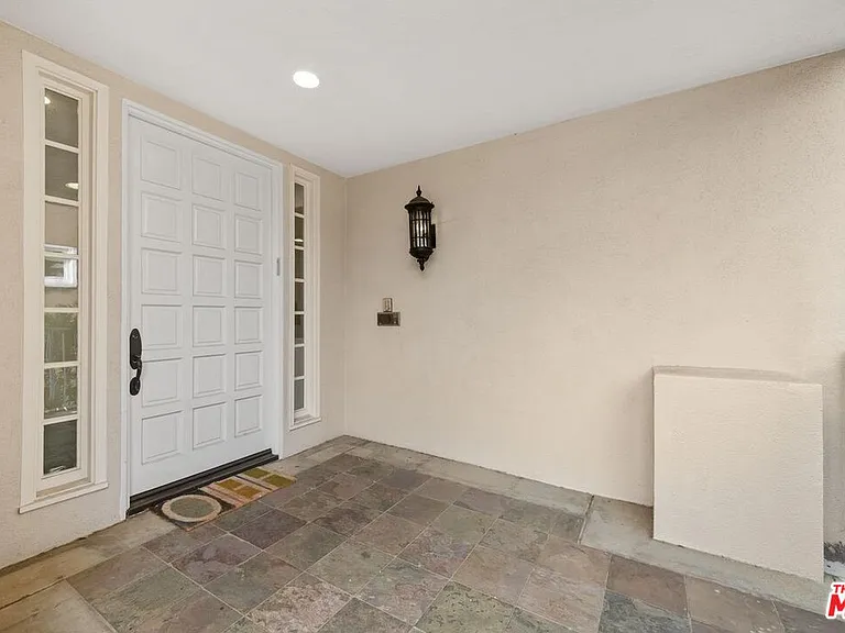 11815 Folkstone Ln — Photo 4