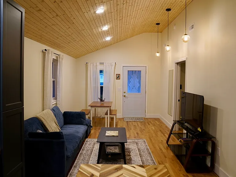 2321 E Glenwood Ave — Photo 2