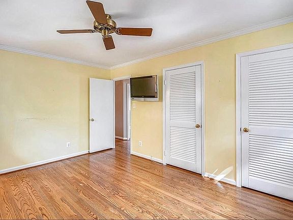 4th image of 220 N Grandin Ave