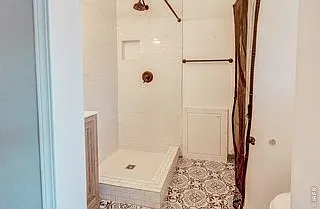 1827 Collyer St — Photo 30