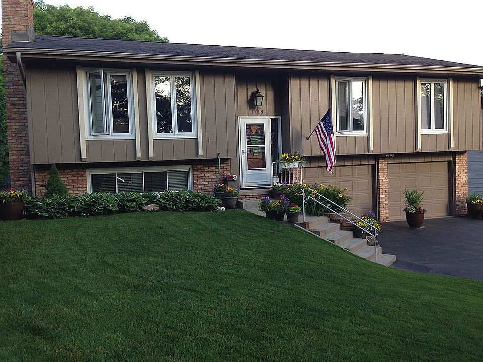 1st image of 1718 S 133rd St
