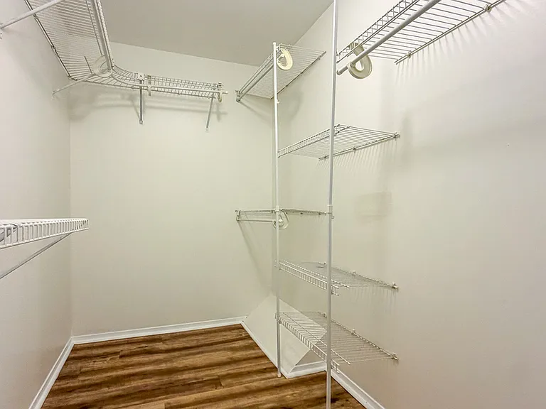 2436 Devonshire Ct — Photo 18