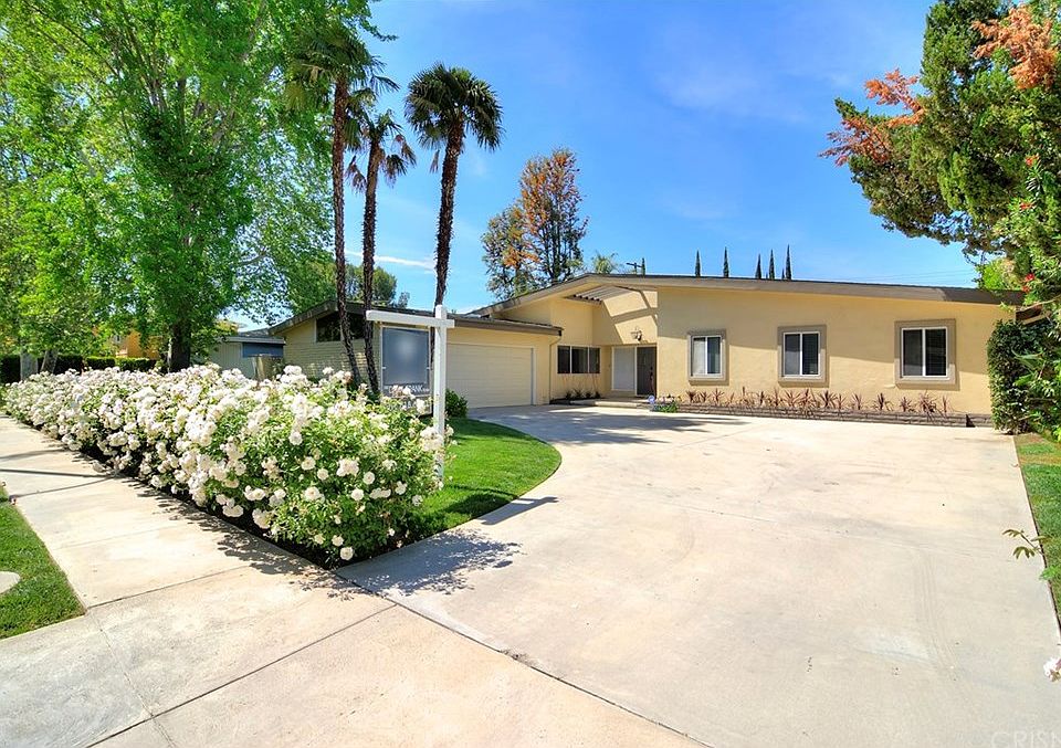 1st image of 22439 Sylvan St
