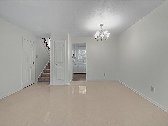 4th image of 330 Black Hills Dr