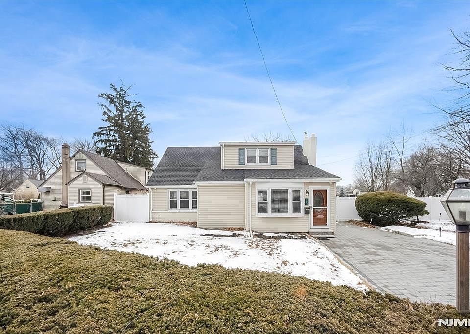 1st image of 254 W Spring Valley Ave