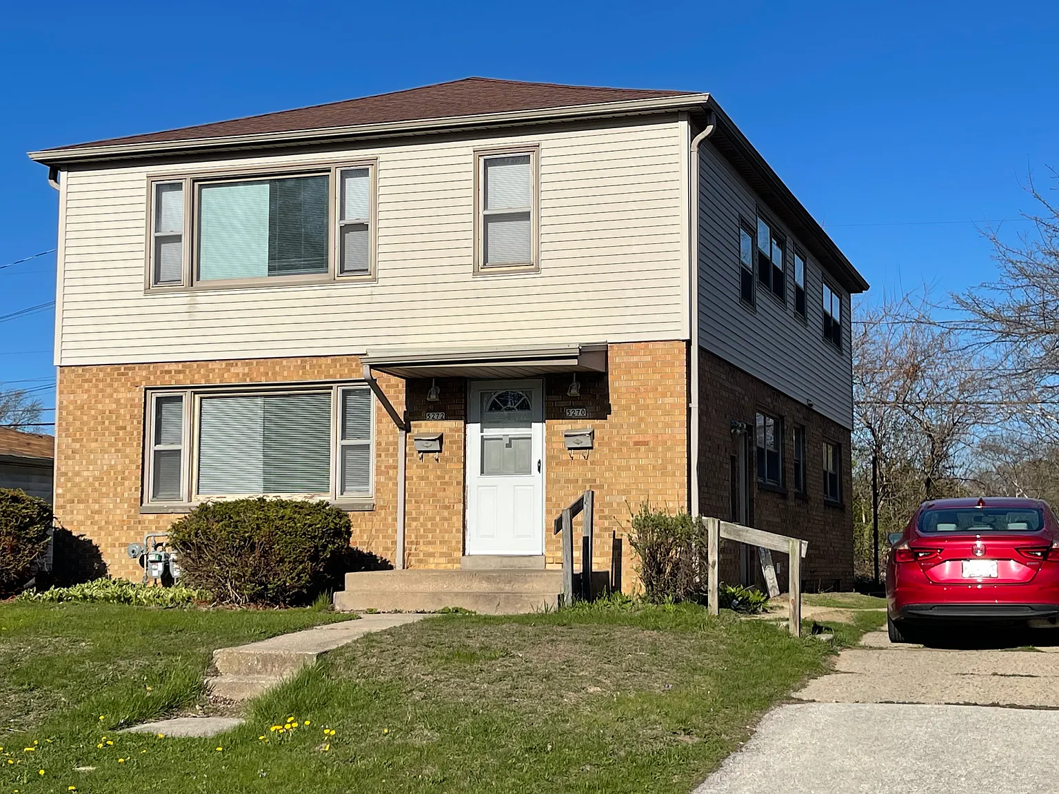 5270 N Mohawk Ave — Photo 1