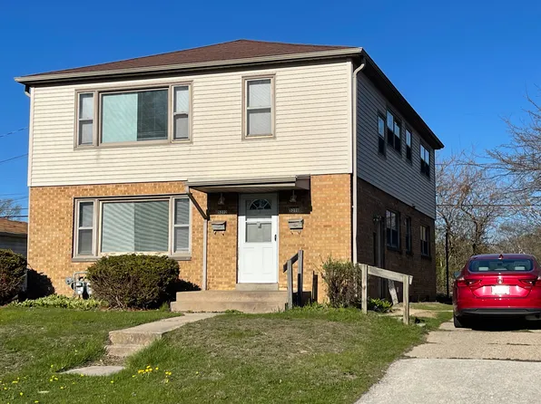 5270 N Mohawk Ave, Glendale, WI 53217