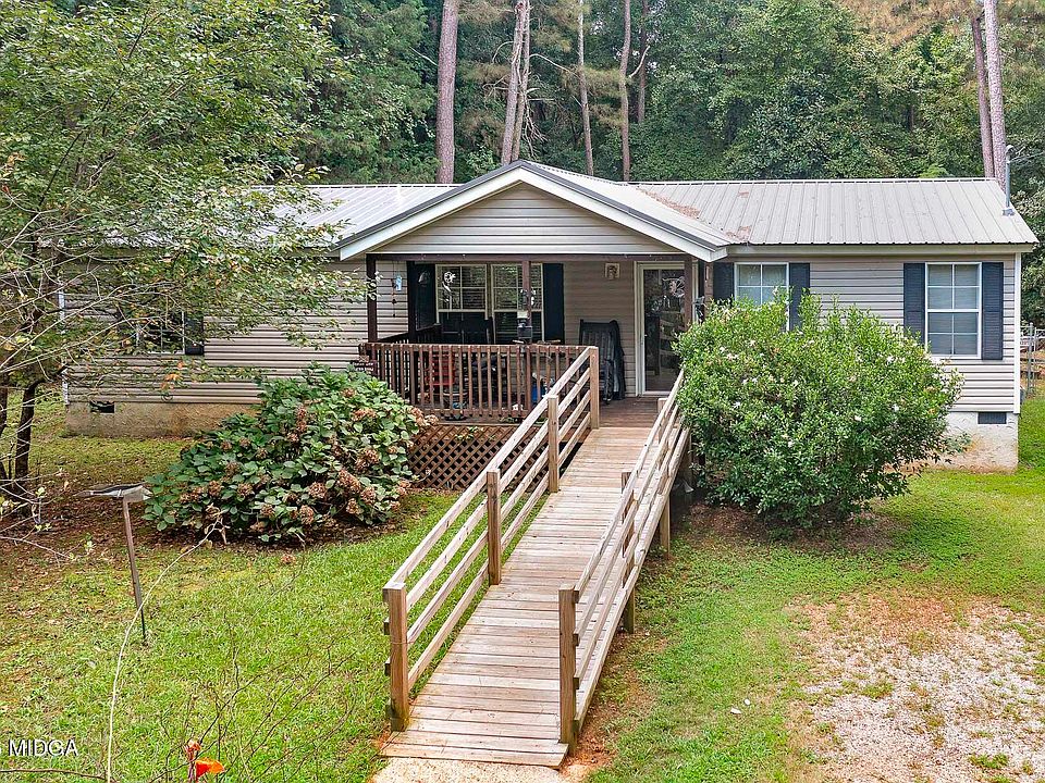 1st image of 450 Lakeshore Dr