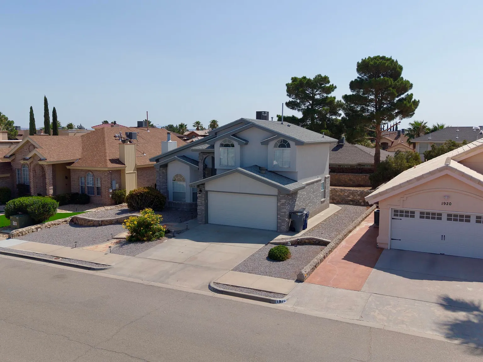 4 bed, 2.0 bath, 1836 sqft, $2,000 — Photo 3