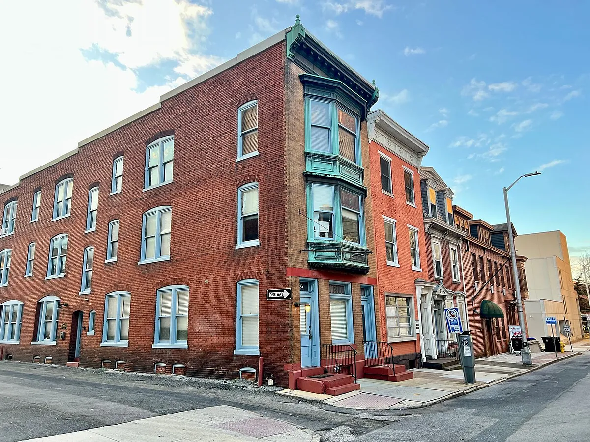 Building Photo - 223 Pine St