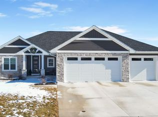 3741 Rustic Ledge Way, De Pere, WI 54115