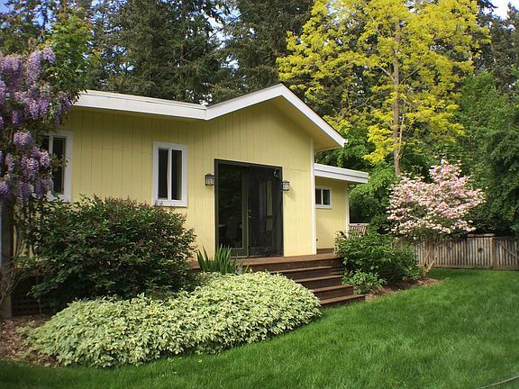 4th image of 9153 NE Salmon Run Ln