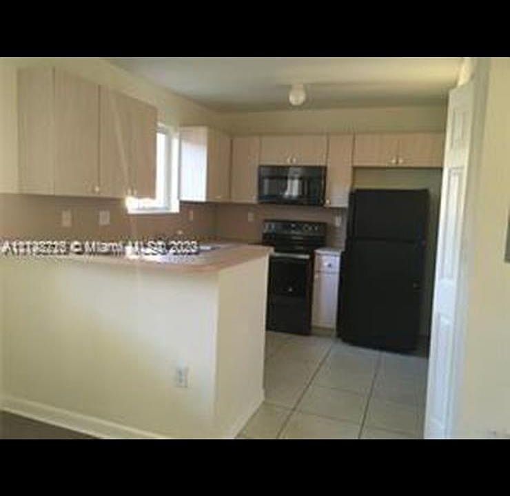 1st image of 2911 SE 13th Ave Unit 206-49