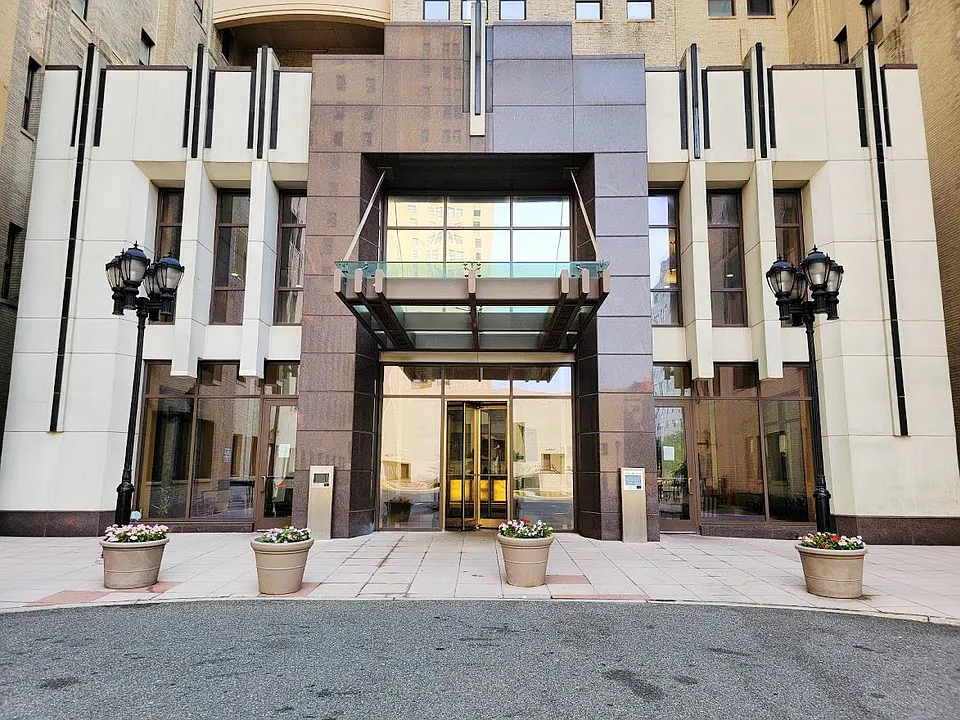 4 Beacon Way #1613