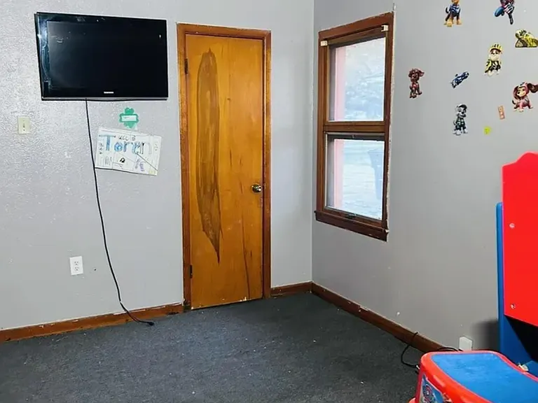 3725 Winbourne Ave — Photo 3