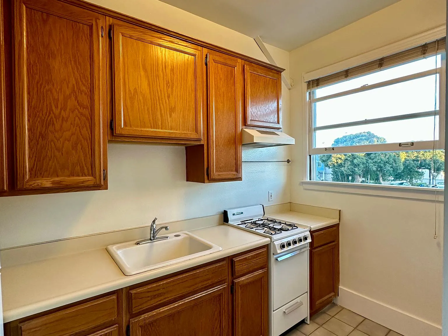 Studio, 440 sqft, $2,300 — Photo 3