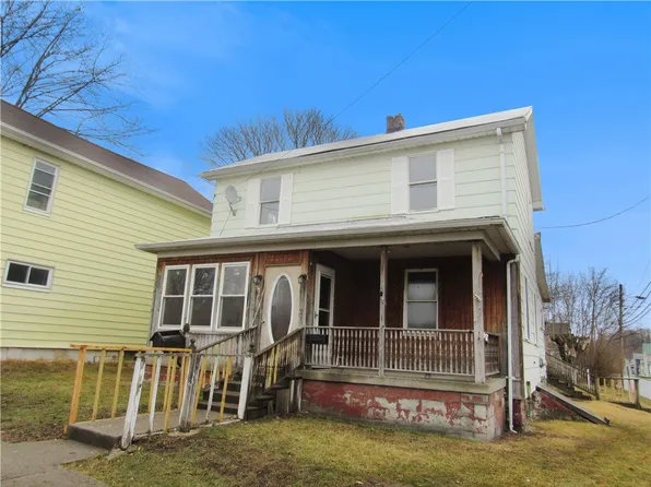 300 8th St, Windber, PA 15963