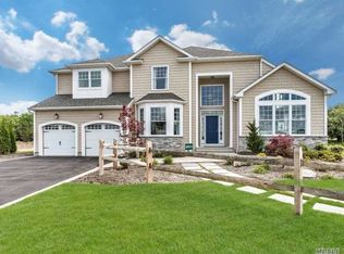 4 Sweet Woods Ct, Port Jefferson Station, NY 11776