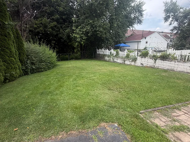 1717 Sanderson Ave — Photo 11
