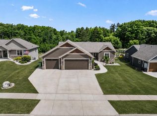 220 Silver Fox Dr N, Kewaskum, WI 53040