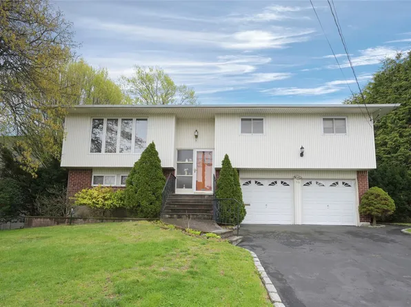 96 Cedar Drive W, Plainview, NY 11803
