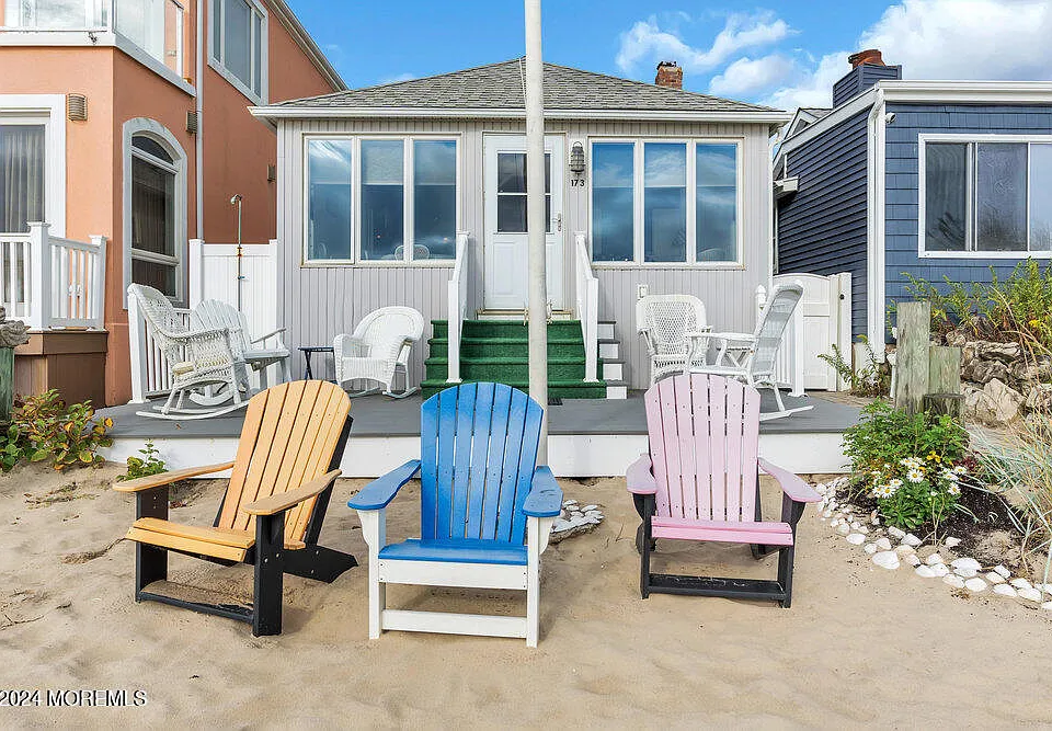 173 Beach Front Front