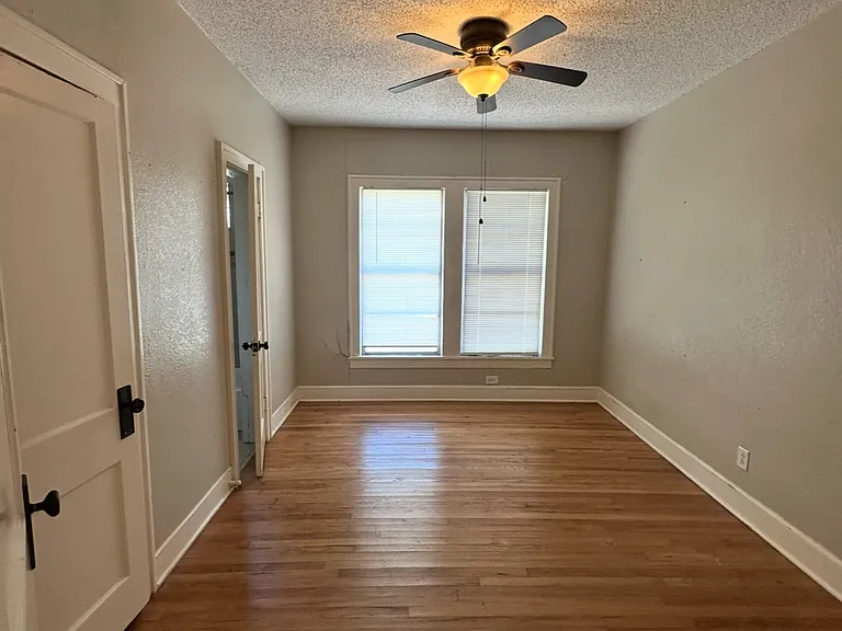 2406 W Lovers Ln — Photo 9